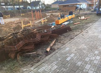 Fundamentstreifen und Rohre Danwood House - Hausbau