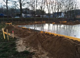 Bodenplatte fertig, Beton ist da …