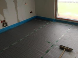 10.05. Hausaufbau Tag 15 – Fußbodenheizung