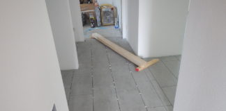 19.05. Hausaufbau Tag 24 – Fenster, Fliesen, HWR