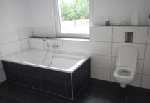 28.05. Hausaufbau: Mittwoch Schlüsselübergabe Danwood Badezimmer