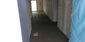 13.05. Hausaufbau Tag 18 – Estrich und Außenputz