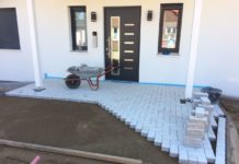 29.08. Pflasterarbeiten im Eingangsbereich