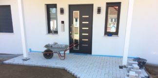 29.08. Pflasterarbeiten im Eingangsbereich