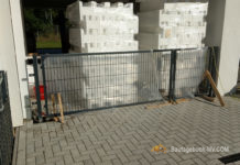 Doppelflügeltor zum Carport eingebaut